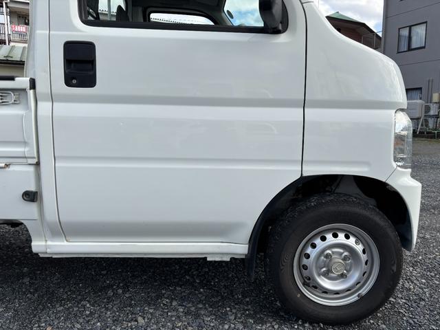 アクティトラック ＳＤＸ　マニュアル４ＷＤ・走行４１０００ｋｍ・車検８年４月・パワステ・エアＢ・ライトレベライザー・純正フロアーマット・純正ゲートプロテクター・アオリチェーン・作業灯・純正１２インチスチールホイル・夏タイヤ装着（14枚目）