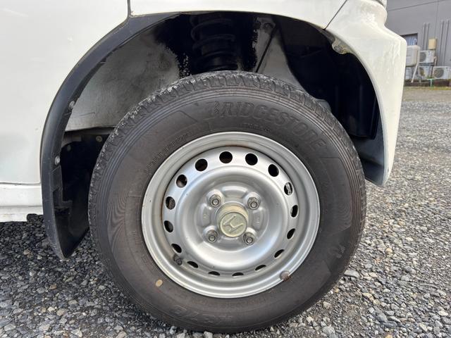 アクティトラック ＳＤＸ　マニュアル４ＷＤ・走行４１０００ｋｍ・車検８年４月・パワステ・エアＢ・ライトレベライザー・純正フロアーマット・純正ゲートプロテクター・アオリチェーン・作業灯・純正１２インチスチールホイル・夏タイヤ装着（18枚目）