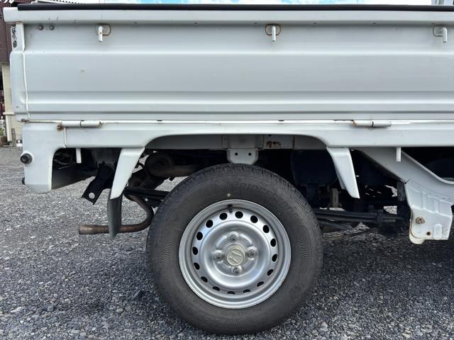 アクティトラック ＳＤＸ　マニュアル４ＷＤ・走行４１０００ｋｍ・車検８年４月・パワステ・エアＢ・ライトレベライザー・純正フロアーマット・純正ゲートプロテクター・アオリチェーン・作業灯・純正１２インチスチールホイル・夏タイヤ装着（27枚目）