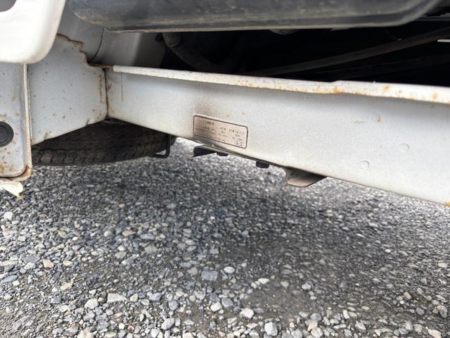 アクティトラック ＳＤＸ　マニュアル４ＷＤ・走行４１０００ｋｍ・車検８年４月・パワステ・エアＢ・ライトレベライザー・純正フロアーマット・純正ゲートプロテクター・アオリチェーン・作業灯・純正１２インチスチールホイル・夏タイヤ装着（45枚目）