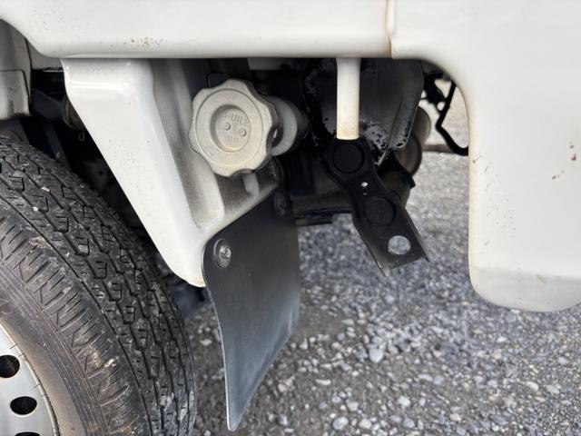 アクティトラック ＳＤＸ　マニュアル４ＷＤ・走行４１０００ｋｍ・車検８年４月・パワステ・エアＢ・ライトレベライザー・純正フロアーマット・純正ゲートプロテクター・アオリチェーン・作業灯・純正１２インチスチールホイル・夏タイヤ装着（53枚目）