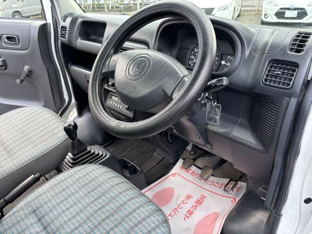 アクティトラック ＳＤＸ　マニュアル４ＷＤ・走行４１０００ｋｍ・車検８年４月・パワステ・エアＢ・ライトレベライザー・純正フロアーマット・純正ゲートプロテクター・アオリチェーン・作業灯・純正１２インチスチールホイル・夏タイヤ装着（68枚目）