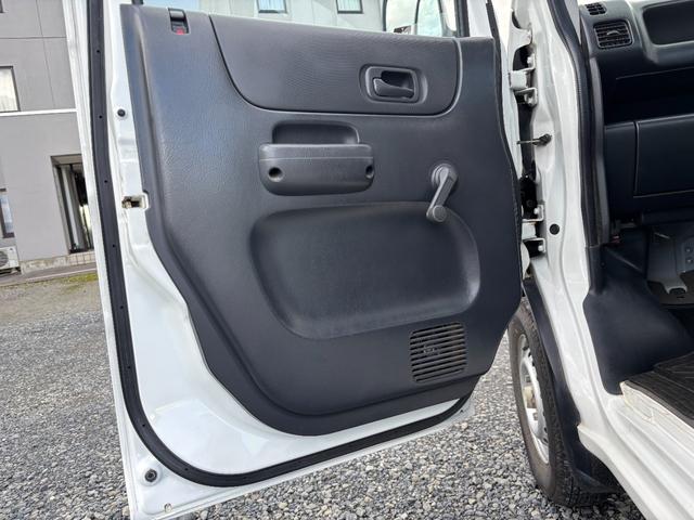 アクティトラック ＳＤＸ　マニュアル４ＷＤ・走行４１０００ｋｍ・車検８年４月・パワステ・エアＢ・ライトレベライザー・純正フロアーマット・純正ゲートプロテクター・アオリチェーン・作業灯・純正１２インチスチールホイル・夏タイヤ装着（72枚目）