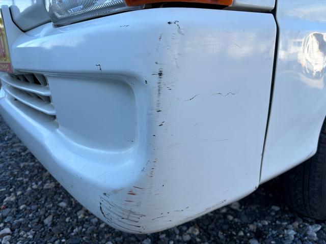 サンバートラック TB マニュアル切り替え4WD・走行35200km・エアコン無・パワステ有・エアバック無・純正フロアマット・ドアバイザ-・オーディオ・ゲートチェーン・純正12インチホイル夏タイヤ装着(28枚目)