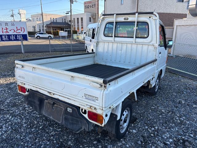 サンバートラック TB マニュアル切り替え4WD・走行35200km・エアコン無・パワステ有・エアバック無・純正フロアマット・ドアバイザ-・オーディオ・ゲートチェーン・純正12インチホイル夏タイヤ装着(47枚目)
