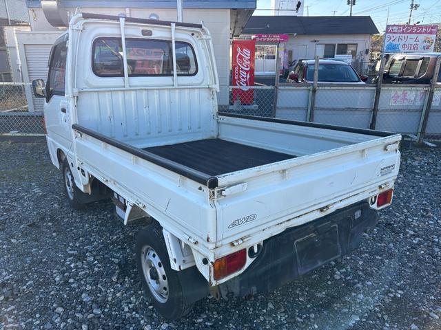 サンバートラック TB マニュアル切り替え4WD・走行35200km・エアコン無・パワステ有・エアバック無・純正フロアマット・ドアバイザ-・オーディオ・ゲートチェーン・純正12インチホイル夏タイヤ装着(48枚目)