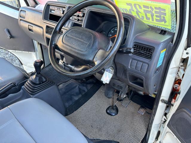 サンバートラック TB マニュアル切り替え4WD・走行35200km・エアコン無・パワステ有・エアバック無・純正フロアマット・ドアバイザ-・オーディオ・ゲートチェーン・純正12インチホイル夏タイヤ装着(54枚目)
