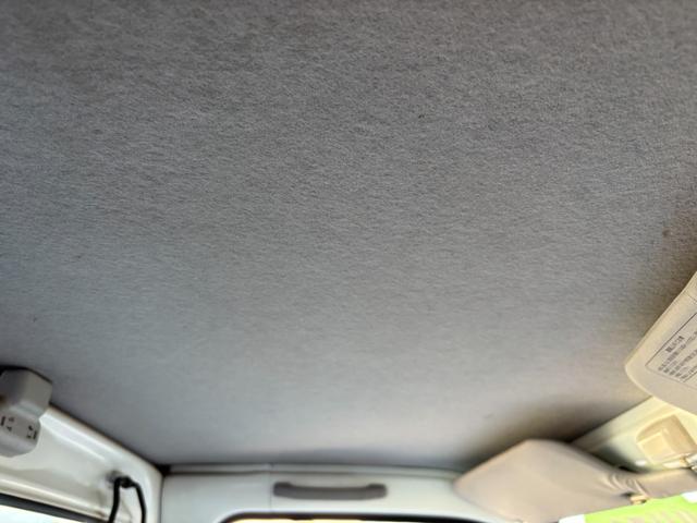 サンバートラック TB マニュアル切り替え4WD・走行35200km・エアコン無・パワステ有・エアバック無・純正フロアマット・ドアバイザ-・オーディオ・ゲートチェーン・純正12インチホイル夏タイヤ装着(58枚目)