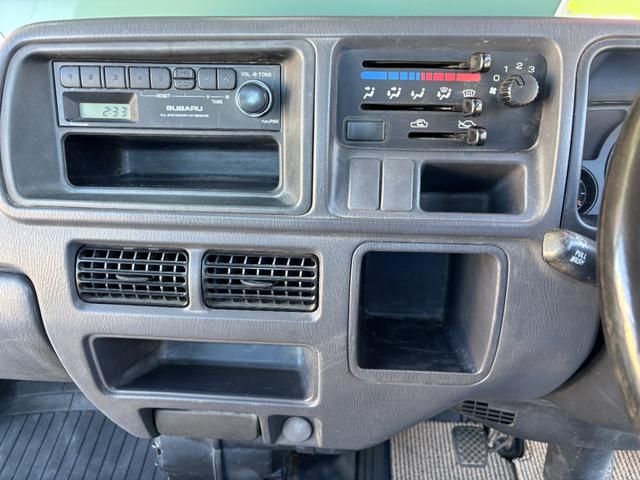 サンバートラック TB マニュアル切り替え4WD・走行35200km・エアコン無・パワステ有・エアバック無・純正フロアマット・ドアバイザ-・オーディオ・ゲートチェーン・純正12インチホイル夏タイヤ装着(71枚目)