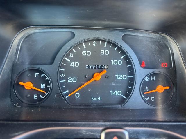 サンバートラック TB マニュアル切り替え4WD・走行35200km・エアコン無・パワステ有・エアバック無・純正フロアマット・ドアバイザ-・オーディオ・ゲートチェーン・純正12インチホイル夏タイヤ装着(73枚目)