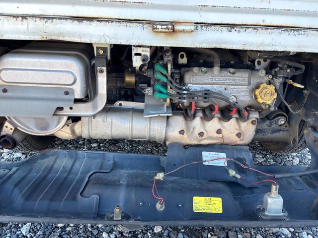 サンバートラック TB マニュアル切り替え4WD・走行35200km・エアコン無・パワステ有・エアバック無・純正フロアマット・ドアバイザ-・オーディオ・ゲートチェーン・純正12インチホイル夏タイヤ装着(75枚目)