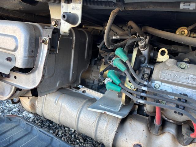 サンバートラック TB マニュアル切り替え4WD・走行35200km・エアコン無・パワステ有・エアバック無・純正フロアマット・ドアバイザ-・オーディオ・ゲートチェーン・純正12インチホイル夏タイヤ装着(77枚目)