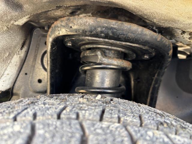 サンバートラック ＴＢ　オートマフルタイム４ＷＤ・走行３３０００ＫＭ・エアコン無・パワステ無・エアバック無・作業灯・純正フロアマット・ドアバイザ－・オーディオ・１２インチホイル・冬タイヤ装着（47枚目）