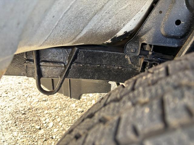 サンバートラック ＴＢ　オートマフルタイム４ＷＤ・走行３３０００ＫＭ・エアコン無・パワステ無・エアバック無・作業灯・純正フロアマット・ドアバイザ－・オーディオ・１２インチホイル・冬タイヤ装着（48枚目）