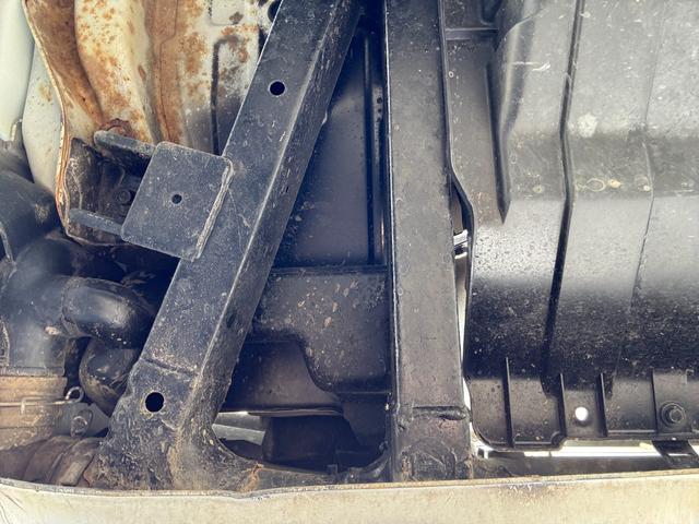 サンバートラック ＴＢ　オートマフルタイム４ＷＤ・走行３３０００ＫＭ・エアコン無・パワステ無・エアバック無・作業灯・純正フロアマット・ドアバイザ－・オーディオ・１２インチホイル・冬タイヤ装着（50枚目）