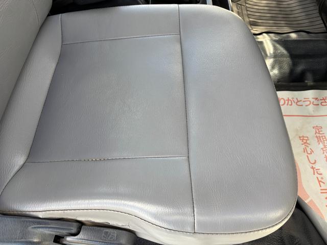 サンバートラック ＴＢ　オートマフルタイム４ＷＤ・走行３３０００ＫＭ・エアコン無・パワステ無・エアバック無・作業灯・純正フロアマット・ドアバイザ－・オーディオ・１２インチホイル・冬タイヤ装着（62枚目）