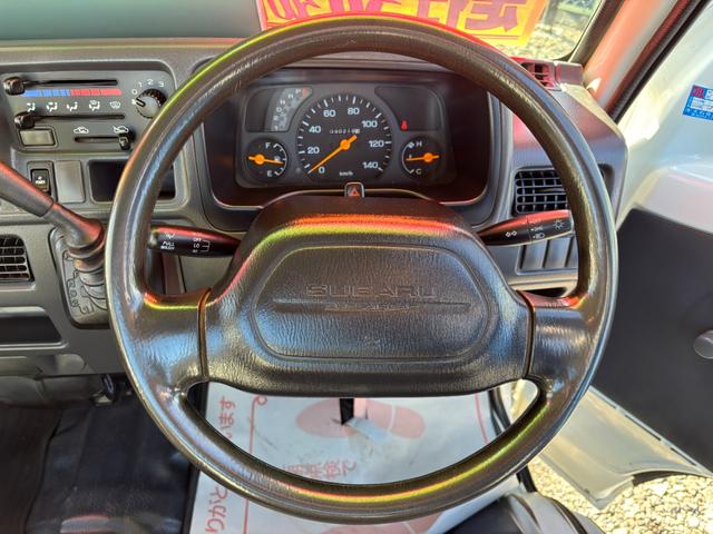 サンバートラック ＴＢ　オートマフルタイム４ＷＤ・走行３３０００ＫＭ・エアコン無・パワステ無・エアバック無・作業灯・純正フロアマット・ドアバイザ－・オーディオ・１２インチホイル・冬タイヤ装着（74枚目）