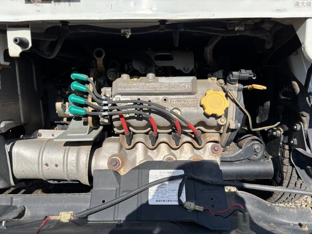 サンバートラック ＴＢ　オートマフルタイム４ＷＤ・走行３３０００ＫＭ・エアコン無・パワステ無・エアバック無・作業灯・純正フロアマット・ドアバイザ－・オーディオ・１２インチホイル・冬タイヤ装着（79枚目）