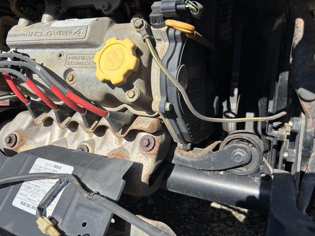 サンバートラック ＴＢ　オートマフルタイム４ＷＤ・走行３３０００ＫＭ・エアコン無・パワステ無・エアバック無・作業灯・純正フロアマット・ドアバイザ－・オーディオ・１２インチホイル・冬タイヤ装着（80枚目）