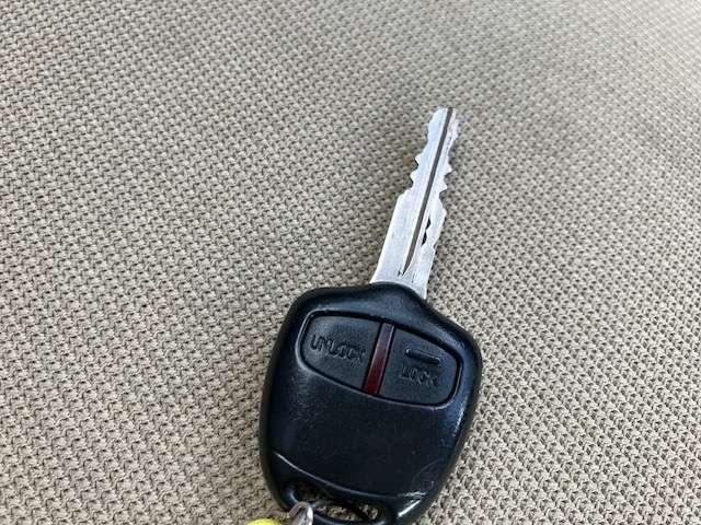 ｅＫワゴン 【アウトレット中古車！】Ｍ　キーレスエントリー　ベンチシート　プライバシーガラス　アームレスト　集中ドアロック　パワーウィンドウ　ＷＳＲＳエアバック　センターメーター　インパネシフト　電動格納ミラー　３ヶ月又は３，０００ｋｍ（いずれか早い方）の中古車保証付き（16枚目）