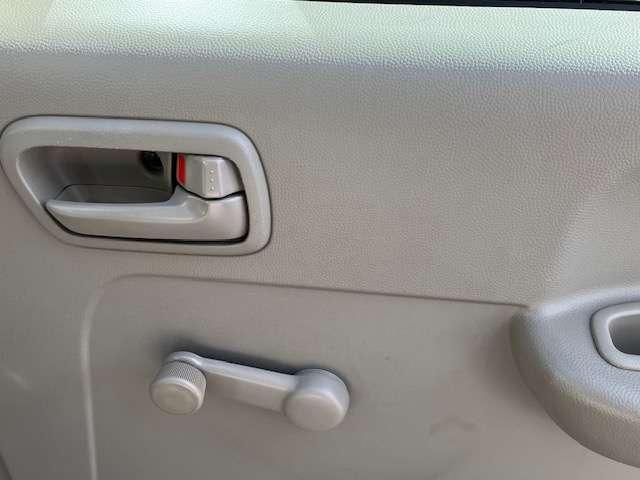 ミニキャブバン 【アウトレット中古車!】M ハイルーフ 4WD 当社買取車両 エアコン パワーステアリング WSRSエアバック 両側スライドドア リアワイパー FM/AMラジオ オートマチック 4WD切替スイッチ 3ヶ月又は3,000km(いずれか早い方)の中古車保証付き(9枚目)