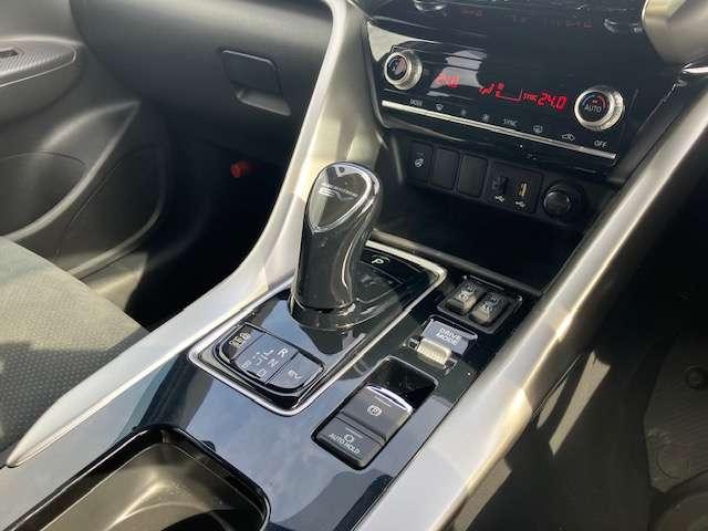 エクリプスクロスPHEV P 4WD 衝突被害軽減ブレーキ 純正ナビゲーション テレビ バックカメラ ステアリングリモコンスイッチ クルーズコントロール ヘッドアップディスプレイ パドルシフト スマートキー プッシュスタート 当社下取車両 1年間走行距離無制限の中古車保証付き(9枚目)