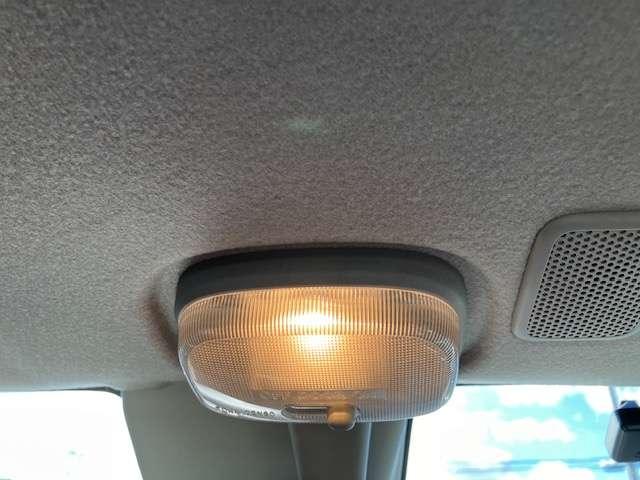 アルトターボRS ベースグレード 衝突被害軽減ブレーキ 社外ナビゲーション テレビ スマートキー プッシュスタート ETC車載器 当社下取車両 アイドリングストップ バニティミラー付きサンバイザー ディスチャージヘッドライト 1年間走行距離無制限の中古車保証付き(19枚目)