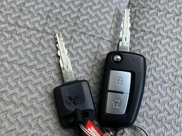 eKワゴン M 衝突被害軽減ブレーキ 社外ナビゲーション バックカメラ テレビ アイドリングストップ シートヒーター キーレスエントリー ベンチシート アームレスト 当社買取車両 バニティミラー付きサンバイザー 1年間走行距離無制限の中古車保証付(1年又は2年間の延長可)(20枚目)