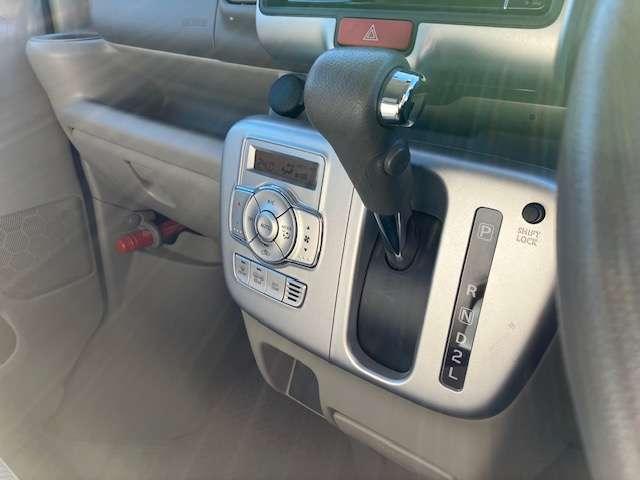 タウンボックス Ｇスペシャル　４ＷＤ　衝突被害軽減ブレーキ　ナビゲーション　テレビ　バックカメラ　スマートキー　プッシュスタート　両側電動スライドドア　オーバーヘッドコンソール　オートエアコン　フォグランプ　プライバシーガラス　１年間走行距離無制限の中古車保証付き（9枚目）