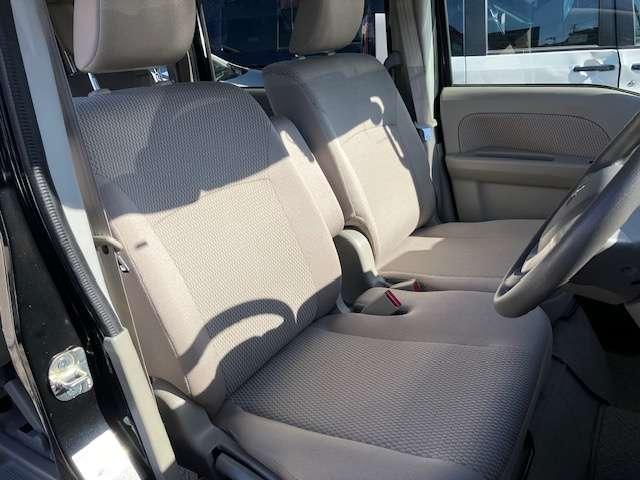 タウンボックス Ｇスペシャル　４ＷＤ　衝突被害軽減ブレーキ　ナビゲーション　テレビ　バックカメラ　スマートキー　プッシュスタート　両側電動スライドドア　オーバーヘッドコンソール　オートエアコン　フォグランプ　プライバシーガラス　１年間走行距離無制限の中古車保証付き（17枚目）