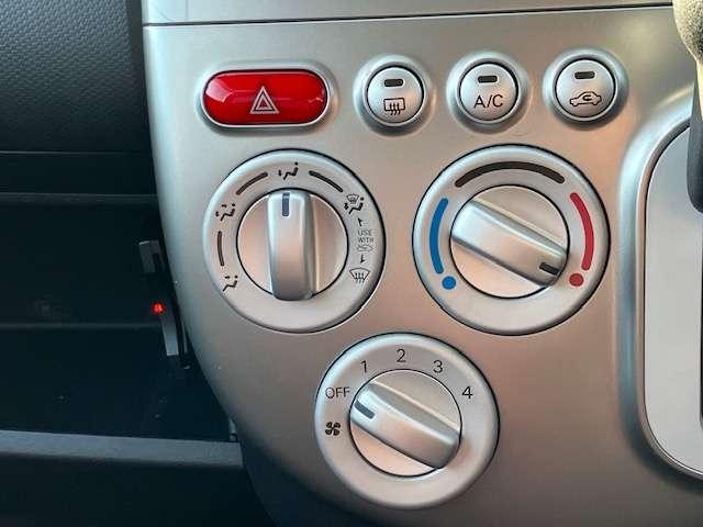 トッポ 【アウトレット中古車！】Ｇ　キーレスエントリー　ベンチシート　プライバシーガラス　リアワイパー　アームレスト　サングラスケース　バニティミラー付きサンバイザー　当社下取車両　ディスチャージヘッドライト　３ヶ月又は３，０００ｋｍ（いずれか早い方）の中古車保証付き（5枚目）