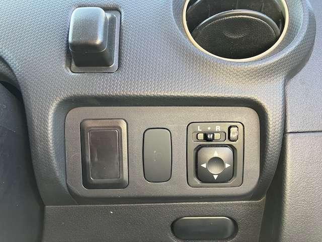 トッポ 【アウトレット中古車！】Ｇ　キーレスエントリー　ベンチシート　プライバシーガラス　リアワイパー　アームレスト　サングラスケース　バニティミラー付きサンバイザー　当社下取車両　ディスチャージヘッドライト　３ヶ月又は３，０００ｋｍ（いずれか早い方）の中古車保証付き（6枚目）