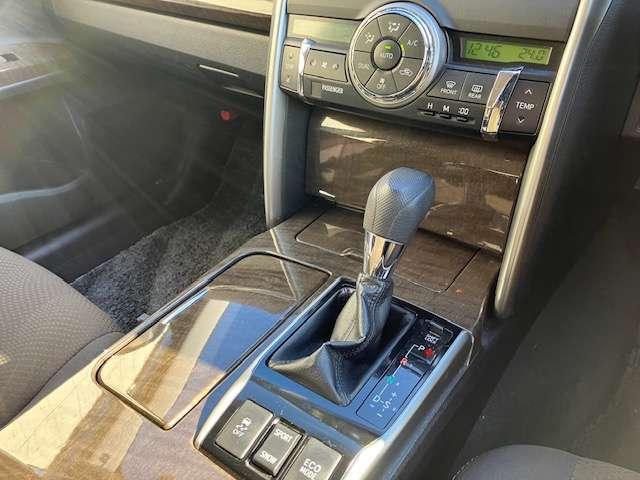 マークX 250G Four 4WD 純正ナビゲーション テレビ キーレスエントリー 横滑り防止 バックカメラ バニティミラー付きサンバイザー オートエアコン アームレスト ディスチャージヘッドライト オートライトコントロール 1年間走行距離無制限の中古車保証付き(9枚目)