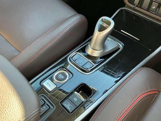 アウトランダーＰＨＥＶ 【アウトレット中古車！】Ｇプレミアムパッケージ　４ＷＤ　衝突被害軽減ブレーキ　純正ナビゲーション　テレビ　バックカメラ　ステアリングリモコンスイッチ　急速充電　電動テールゲート　電動パーキング　３ヶ月又は３，０００ｋｍ（いずれか早い方）の中古車保証付き（7枚目）