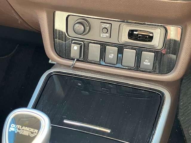 アウトランダーＰＨＥＶ 【アウトレット中古車！】Ｇプレミアムパッケージ　４ＷＤ　衝突被害軽減ブレーキ　純正ナビゲーション　テレビ　バックカメラ　ステアリングリモコンスイッチ　急速充電　電動テールゲート　電動パーキング　３ヶ月又は３，０００ｋｍ（いずれか早い方）の中古車保証付き（9枚目）