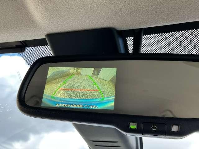 ���[���~���[�ɂ̓o�b�N�J�����̉f�����f���o����܂�