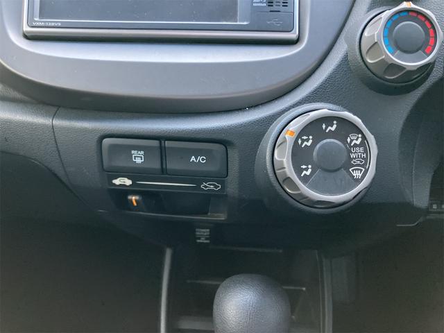 フィット G・10thアニバーサリー ETC バックカメラ ナビ オートライト スマートキー CVT 盗難防止システム 衝突安全ボディ 記録簿 ABS CD DVD再生 USB エアコン パワーステアリング パワーウィンドウ(8枚目)