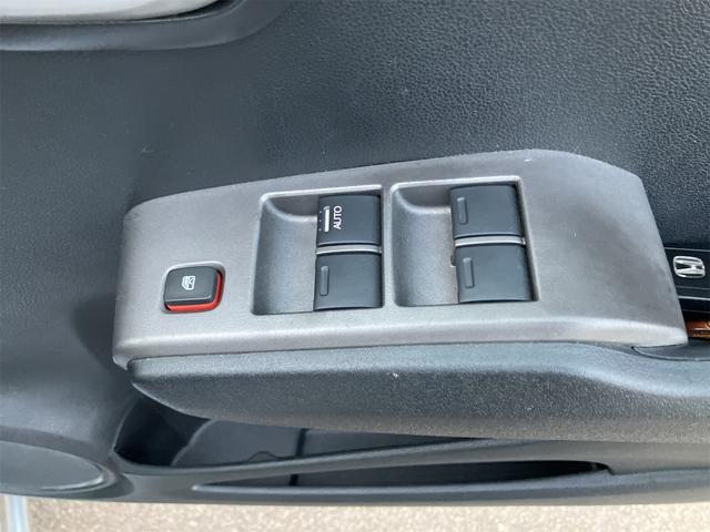 フィット G・10thアニバーサリー ETC バックカメラ ナビ オートライト スマートキー CVT 盗難防止システム 衝突安全ボディ 記録簿 ABS CD DVD再生 USB エアコン パワーステアリング パワーウィンドウ(10枚目)