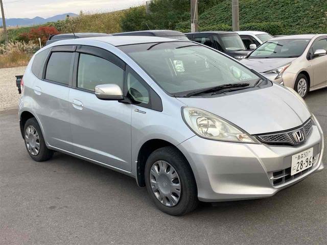フィット G・10thアニバーサリー ETC バックカメラ ナビ オートライト スマートキー CVT 盗難防止システム 衝突安全ボディ 記録簿 ABS CD DVD再生 USB エアコン パワーステアリング パワーウィンドウ(13枚目)