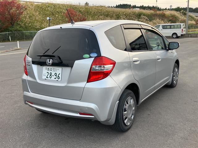 フィット G・10thアニバーサリー ETC バックカメラ ナビ オートライト スマートキー CVT 盗難防止システム 衝突安全ボディ 記録簿 ABS CD DVD再生 USB エアコン パワーステアリング パワーウィンドウ(14枚目)