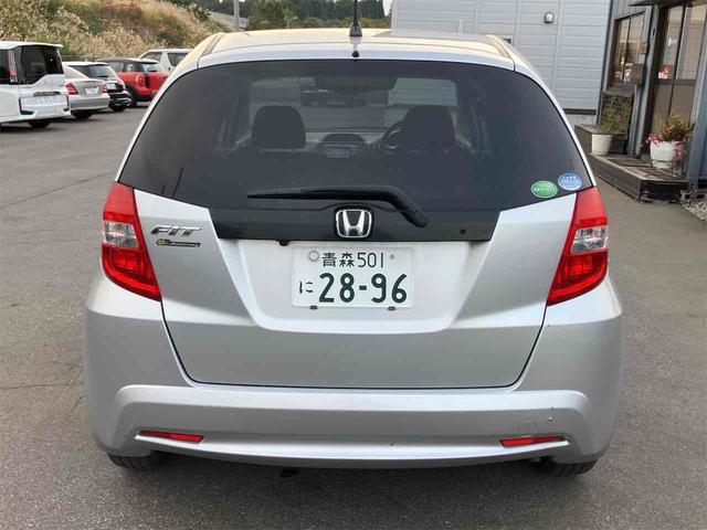 フィット G・10thアニバーサリー ETC バックカメラ ナビ オートライト スマートキー CVT 盗難防止システム 衝突安全ボディ 記録簿 ABS CD DVD再生 USB エアコン パワーステアリング パワーウィンドウ(19枚目)