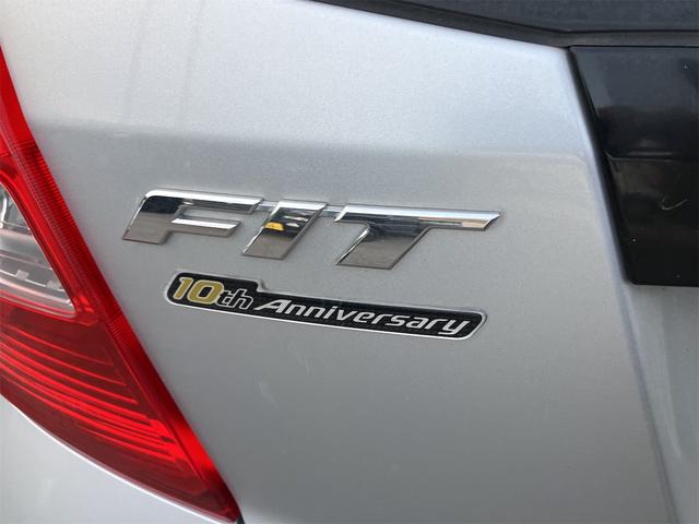 フィット G・10thアニバーサリー ETC バックカメラ ナビ オートライト スマートキー CVT 盗難防止システム 衝突安全ボディ 記録簿 ABS CD DVD再生 USB エアコン パワーステアリング パワーウィンドウ(24枚目)