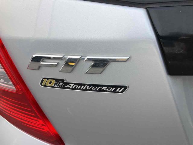 フィット G・10thアニバーサリー ETC バックカメラ ナビ オートライト スマートキー CVT 盗難防止システム 衝突安全ボディ 記録簿 ABS CD DVD再生 USB エアコン パワーステアリング パワーウィンドウ(25枚目)