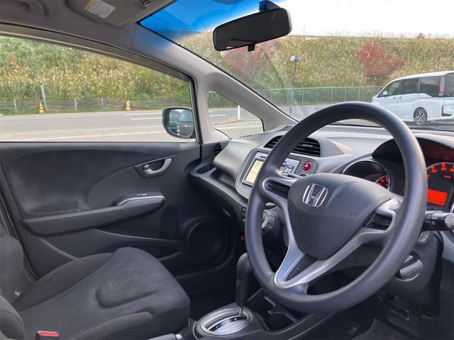 フィット G・10thアニバーサリー ETC バックカメラ ナビ オートライト スマートキー CVT 盗難防止システム 衝突安全ボディ 記録簿 ABS CD DVD再生 USB エアコン パワーステアリング パワーウィンドウ(36枚目)