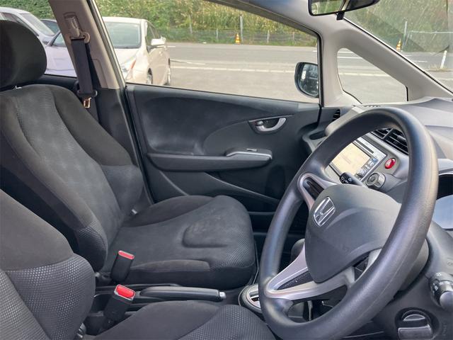 フィット G・10thアニバーサリー ETC バックカメラ ナビ オートライト スマートキー CVT 盗難防止システム 衝突安全ボディ 記録簿 ABS CD DVD再生 USB エアコン パワーステアリング パワーウィンドウ(37枚目)