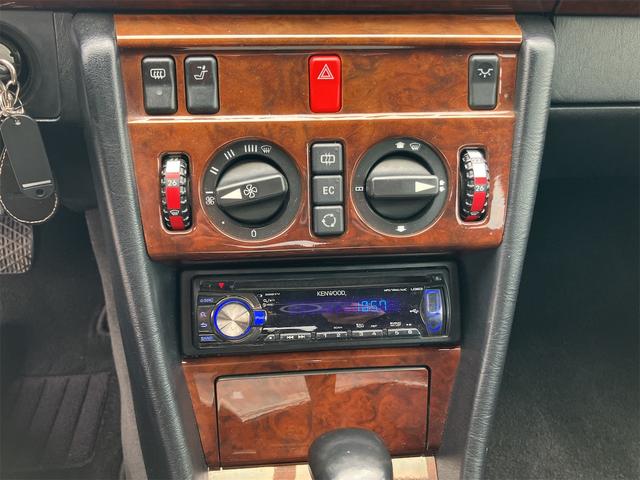 Eクラス E320 左ハンドル オートクルーズコントロール AT アルミホイール パワーシート ABS CD カセット エアコン パワーステアリング パワーウィンドウ(4枚目)
