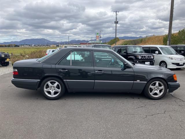 Eクラス E320 左ハンドル オートクルーズコントロール AT アルミホイール パワーシート ABS CD カセット エアコン パワーステアリング パワーウィンドウ(15枚目)