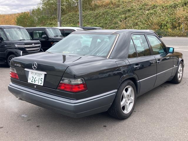 Eクラス E320 左ハンドル オートクルーズコントロール AT アルミホイール パワーシート ABS CD カセット エアコン パワーステアリング パワーウィンドウ(16枚目)