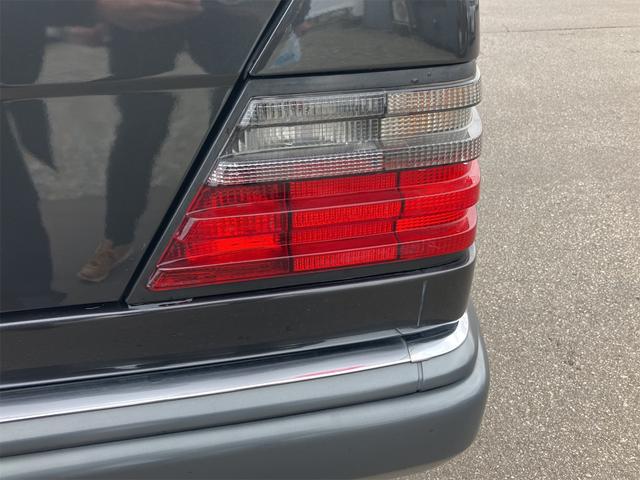 Eクラス E320 左ハンドル オートクルーズコントロール AT アルミホイール パワーシート ABS CD カセット エアコン パワーステアリング パワーウィンドウ(29枚目)