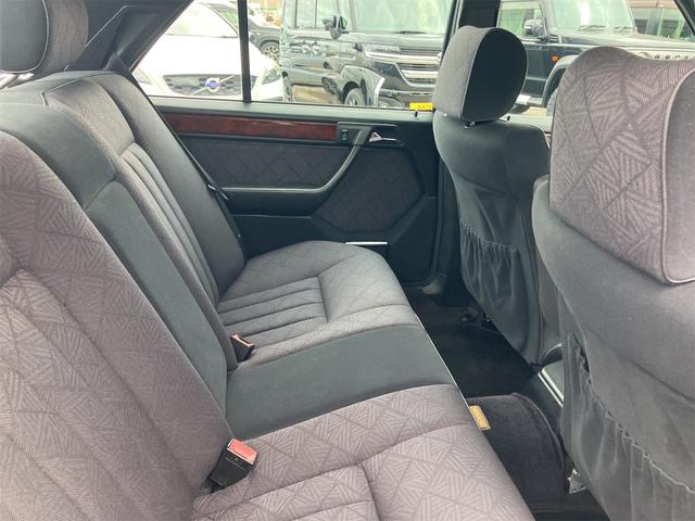 Eクラス E320 左ハンドル オートクルーズコントロール AT アルミホイール パワーシート ABS CD カセット エアコン パワーステアリング パワーウィンドウ(41枚目)